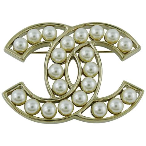 Chanel brooches prices